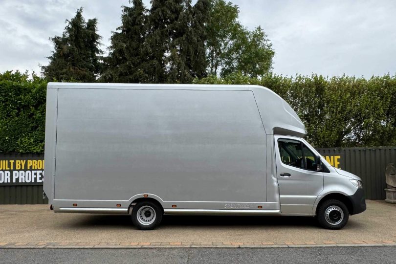 Mercedes HGV 5.0M x 2.5M x 2.3M Low Loader Luton Van with Tail Lift