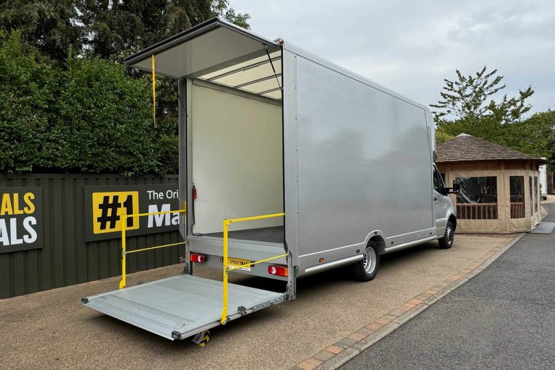 Used Mercedes Sprinter Low Loader HGV Van for Sale with Tail Lift