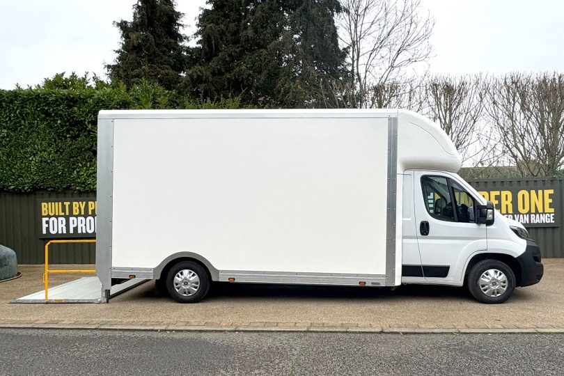 Maxi Mover Low Loader Tail Lift Luton Van for Sale